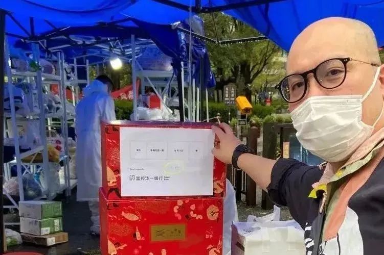 台媒最新疫情动态，小巷风情小店成焦点