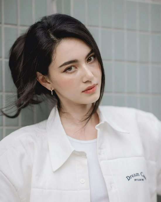 泰国女演员的魅力世界探索之旅