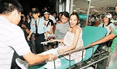 女明星坠楼，日常意外与奇妙冒险之旅