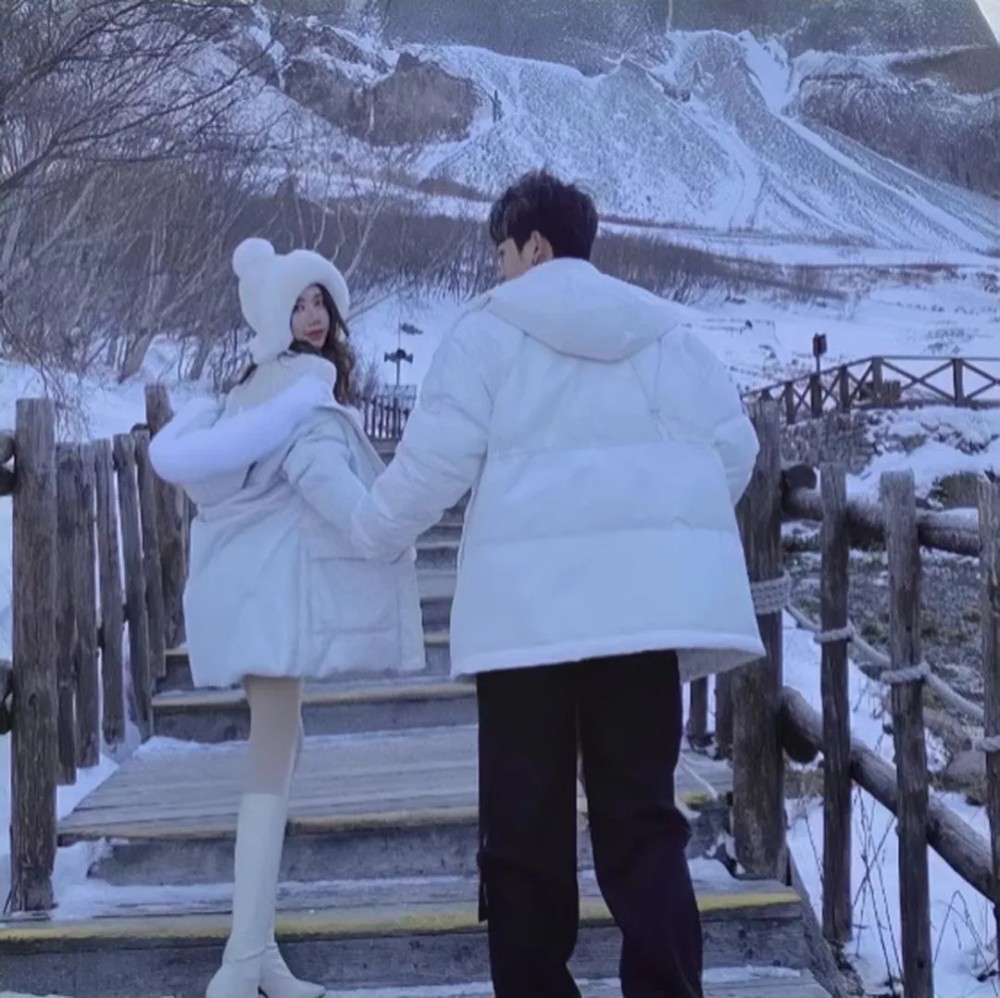 最新情侣头像冬天，爱的暖阳与冰雪奇缘的浪漫之旅