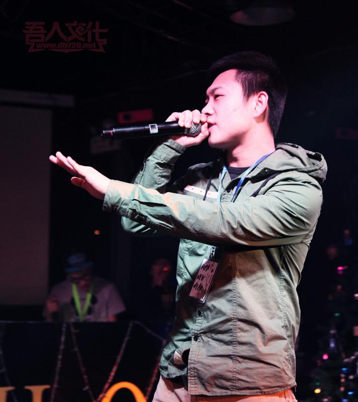 董宝石最新歌曲，城市音符下的温馨友情传奇