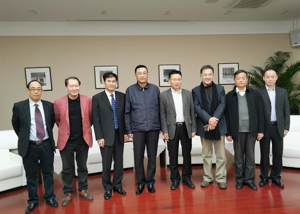 成都大学新任校长的角色定位及其深远影响，观点阐述